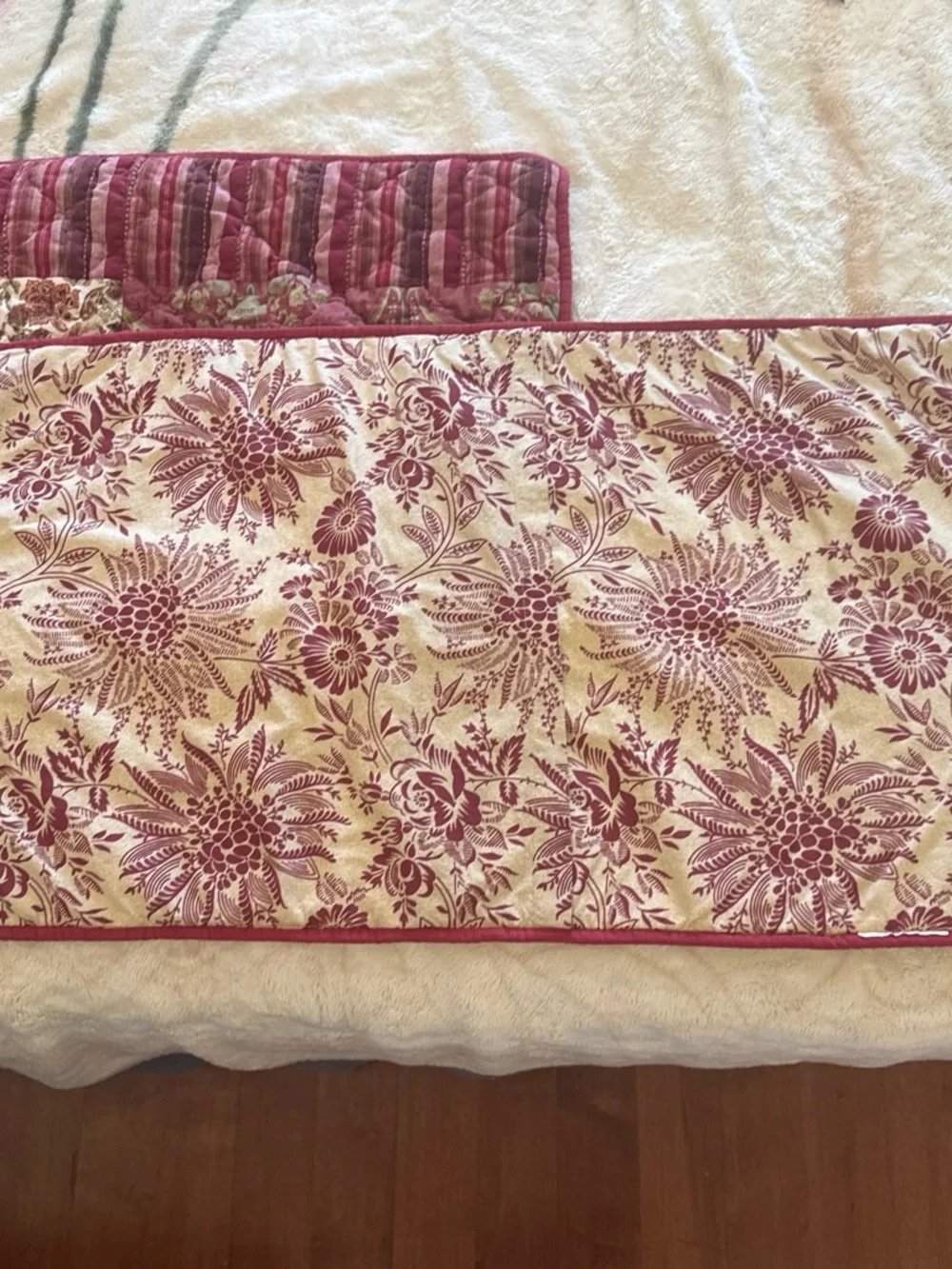 Pottery Barn Red Floral Carolina Patchwork Quilted King Sham Set of 2 36”x20”